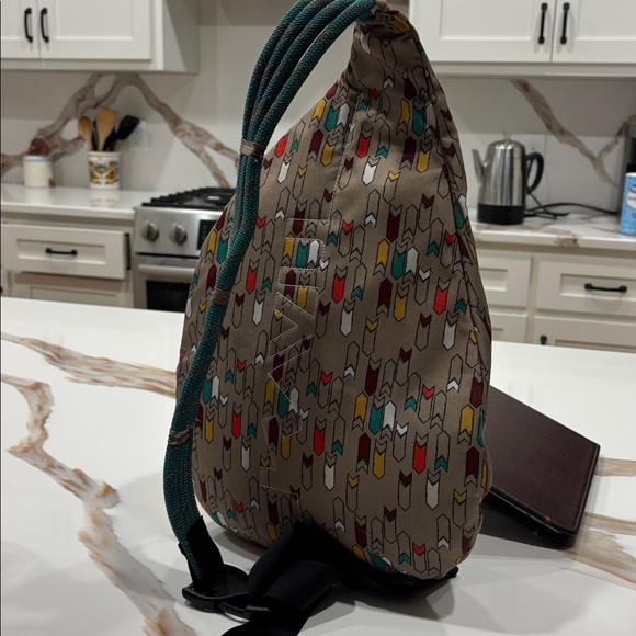 Kavu Multicolor Arrow Pattern Backpack - Picture 3 of 4